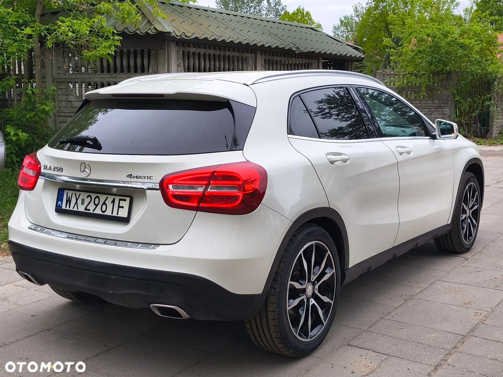 Mercedes-Benz GLA 250 4Matic 7G-DCT Activity Edition - 13