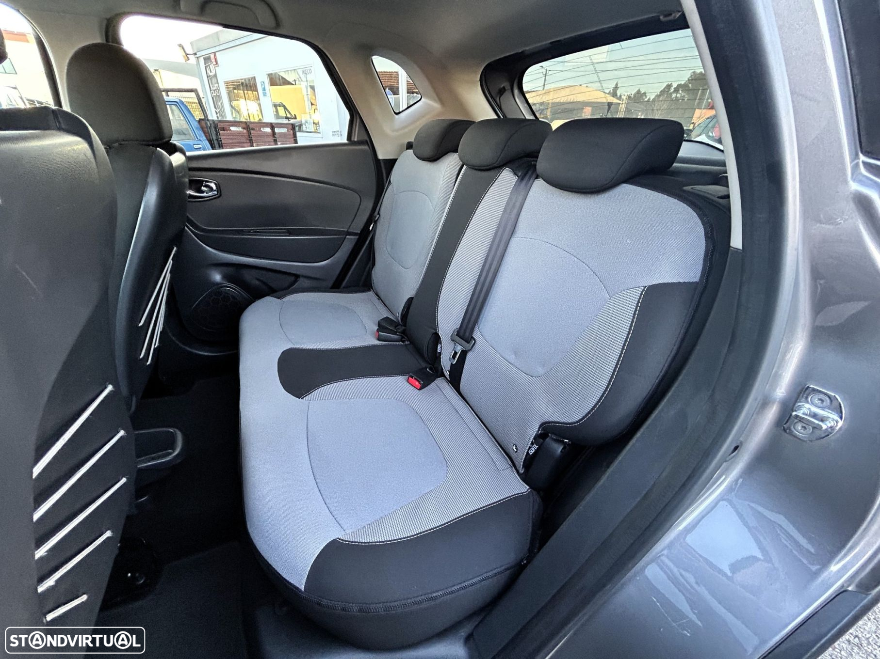 Renault Captur 1.2 TCe Exclusive EDC - 22