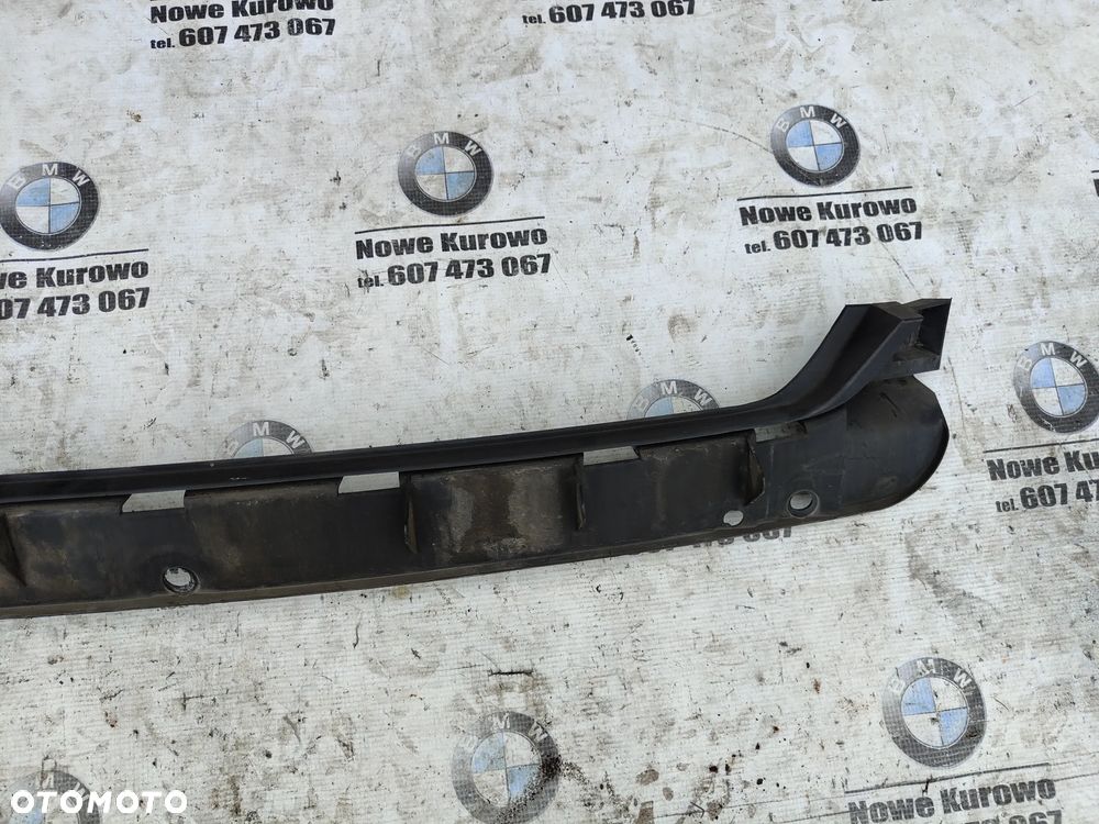 BMW E65 E66 Ślizg zderzaka tył tylny środkowy 8223270 - 3