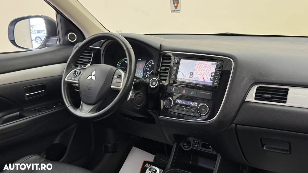 Mitsubishi Outlander 2.0 4WD Plug-In Hybrid - 15