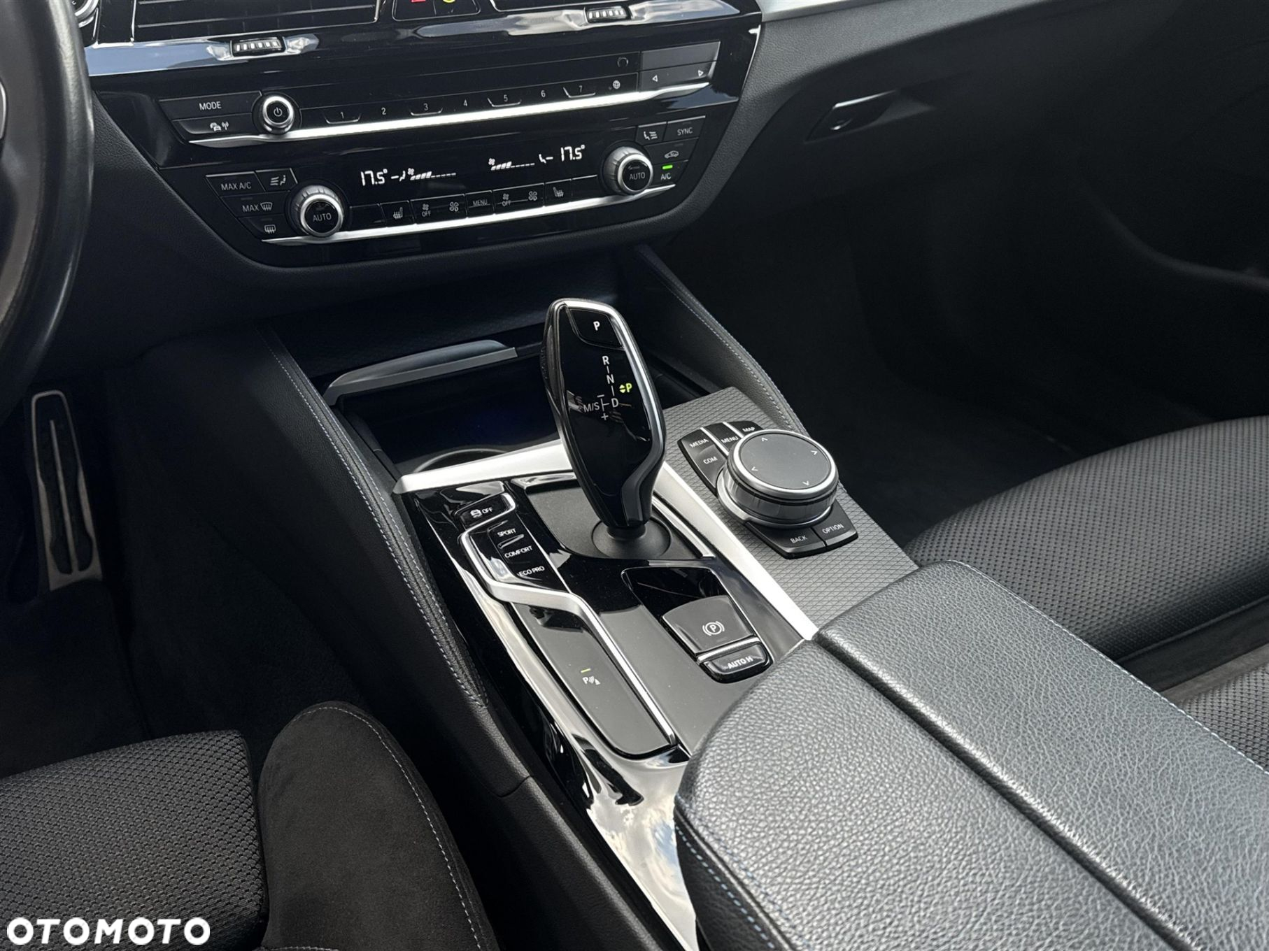BMW Seria 5 520d xDrive - 16