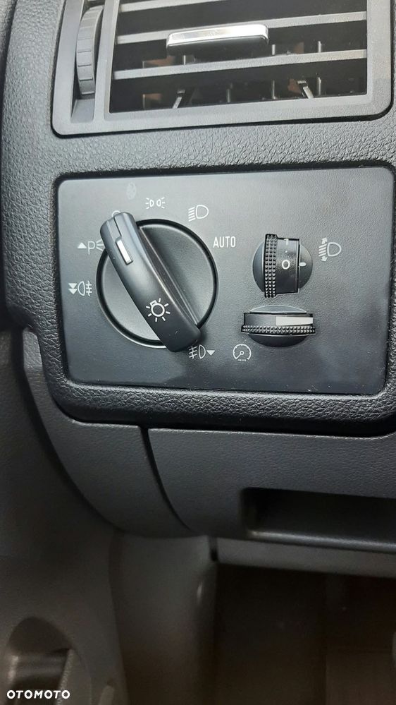 Ford Kuga 2.0 TDCi 2x4 Titanium - 25