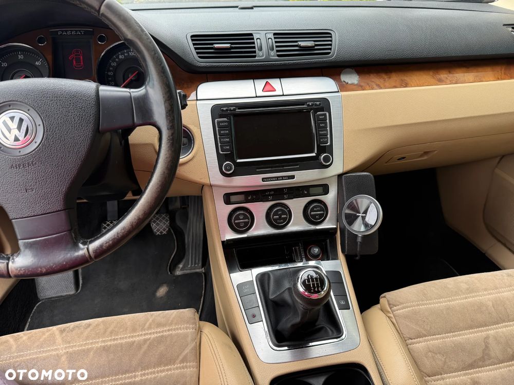 Volkswagen Passat 2.0 TDI DPF Highline - 22