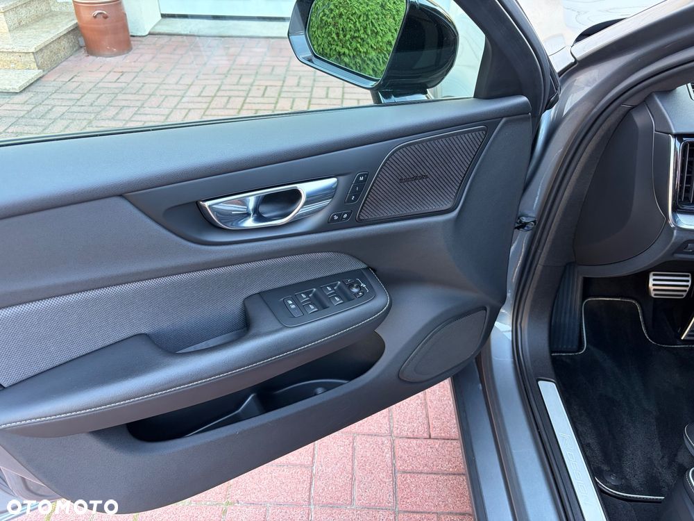 Volvo V60 D4 R-Design - 8