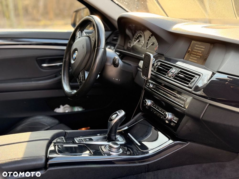 BMW Seria 5 520d xDrive - 10