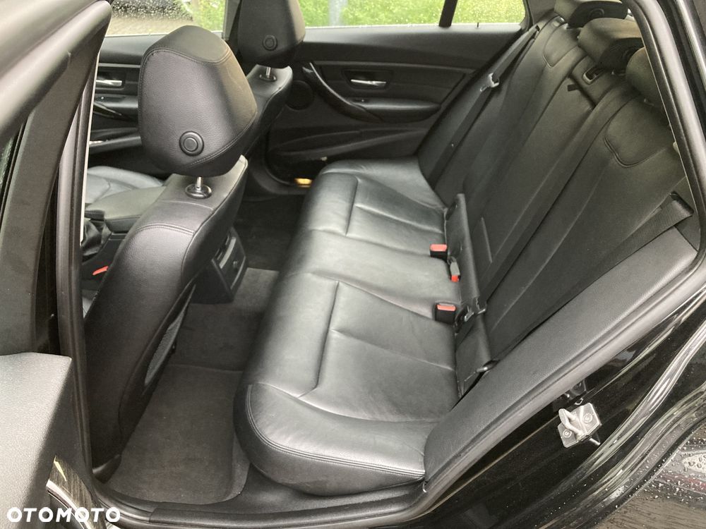 BMW Seria 3 318d xDrive Luxury Line - 16