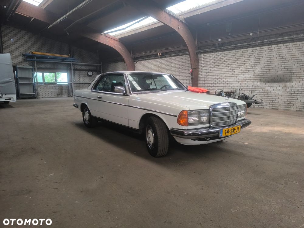 Mercedes-Benz 280 - 6