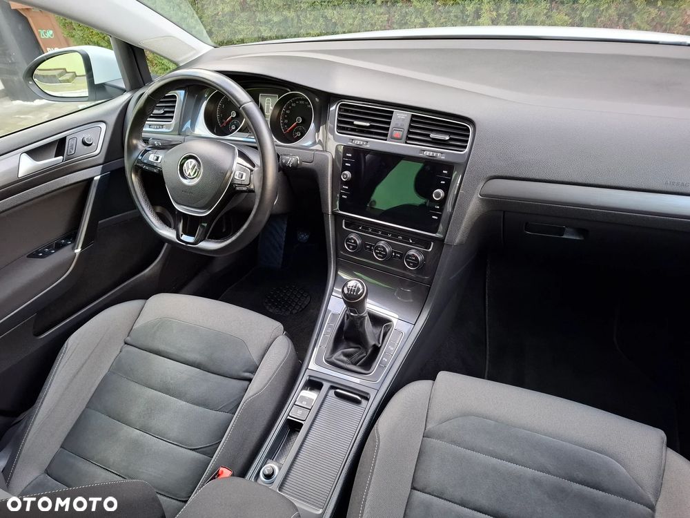 Volkswagen Golf - 14