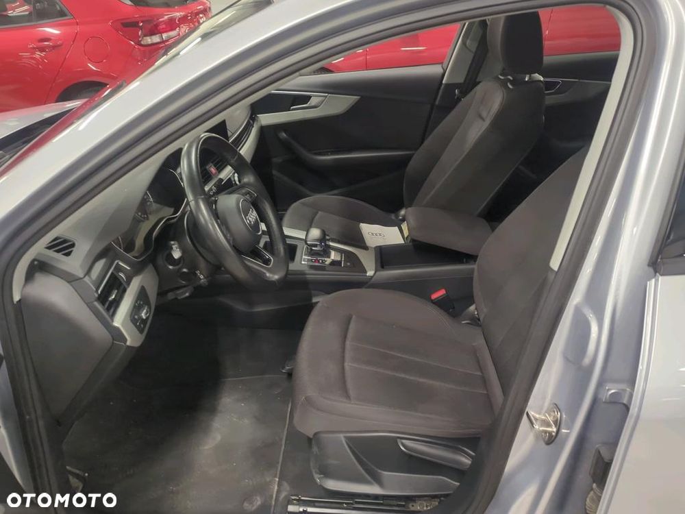 Audi A4 Limousine - 8