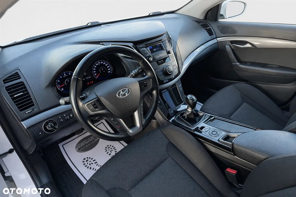 Hyundai i40 Kombi blue 1.6 Classic - 14