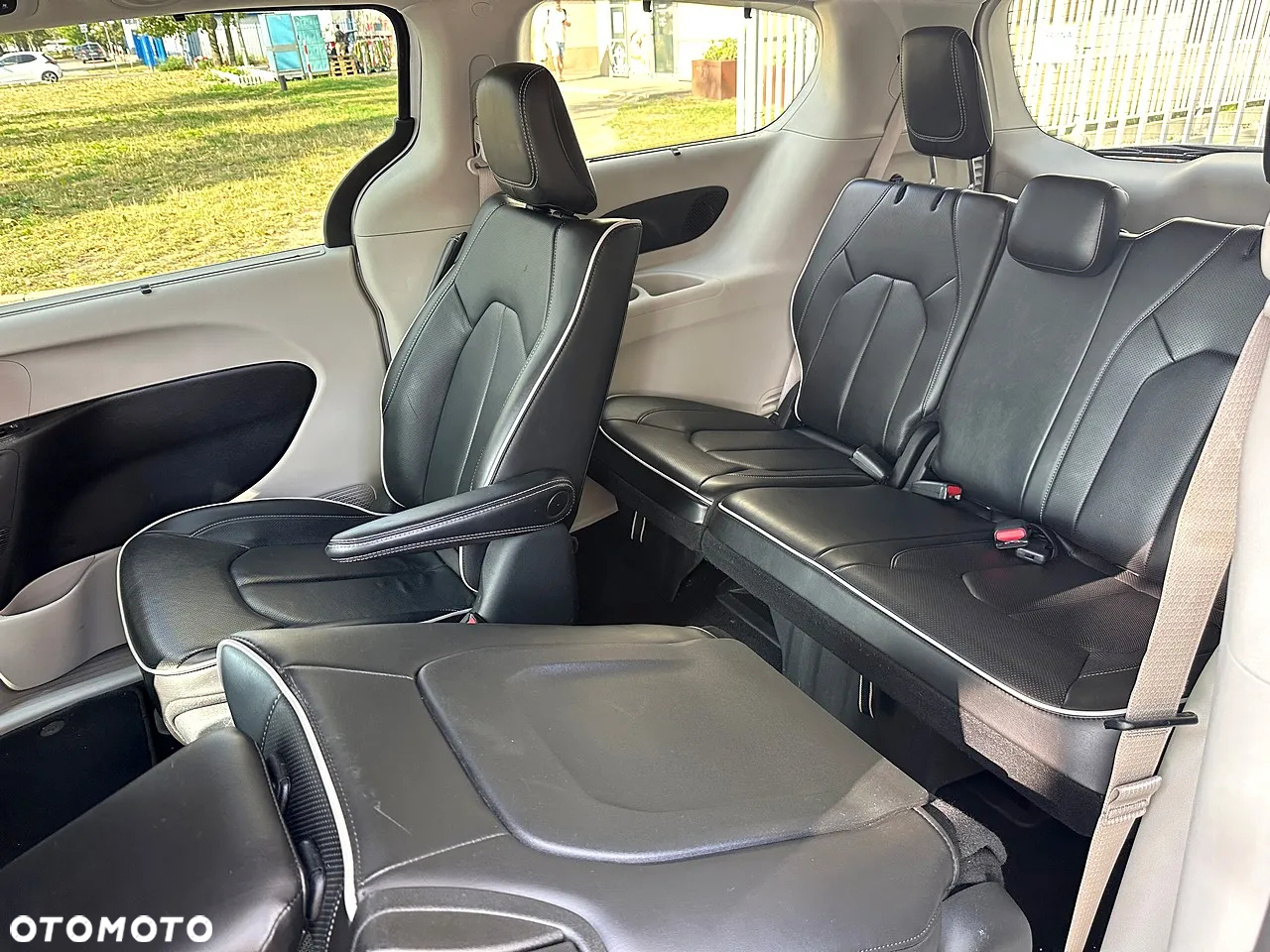 Chrysler Pacifica - 11