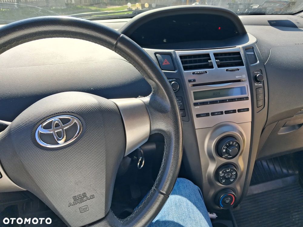 Toyota Yaris 1.33 Luna - 8