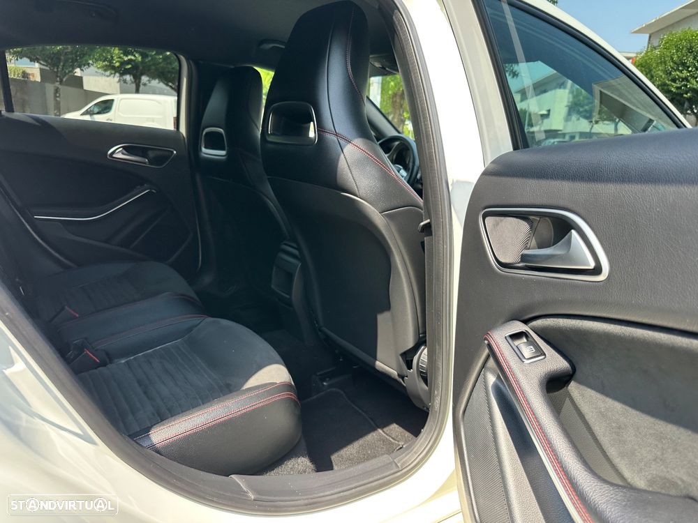 Mercedes-Benz A 180 d AMG Line - 34