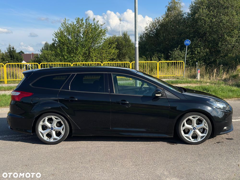 Ford Focus 2.0 EcoBoost ST mit Leder-Sport-Paket - 8
