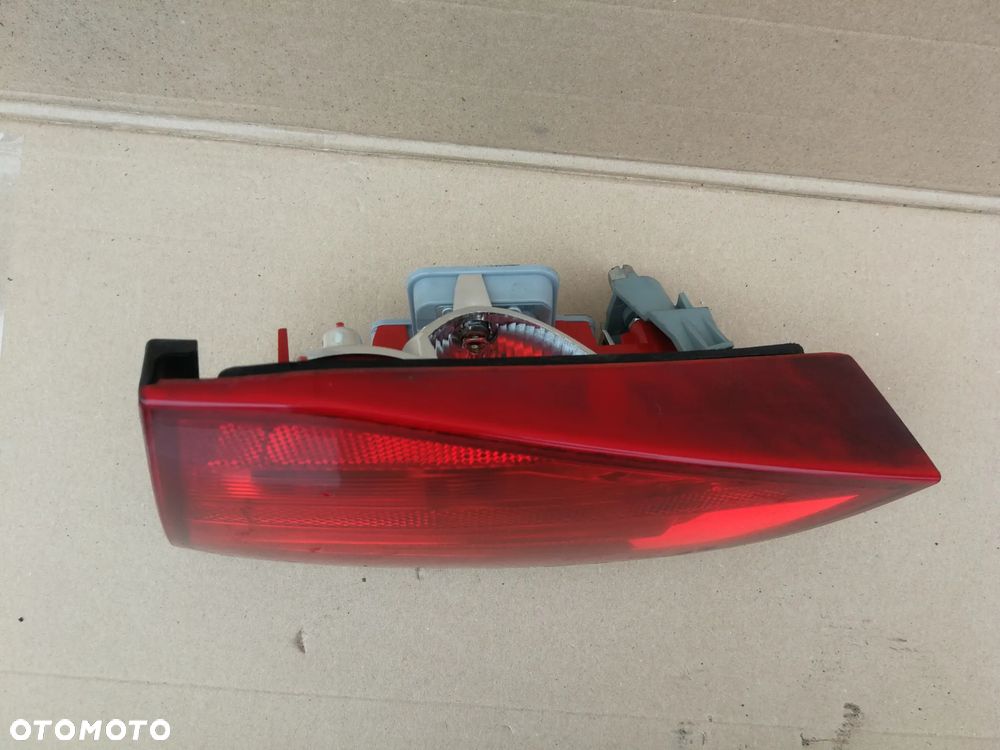Audi A4 B8 kombi lampa tył prawa w klapę - 4