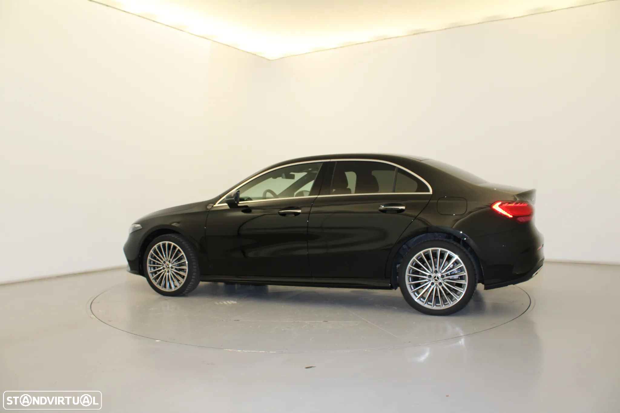 Mercedes-Benz A 250 Limousine e - 11