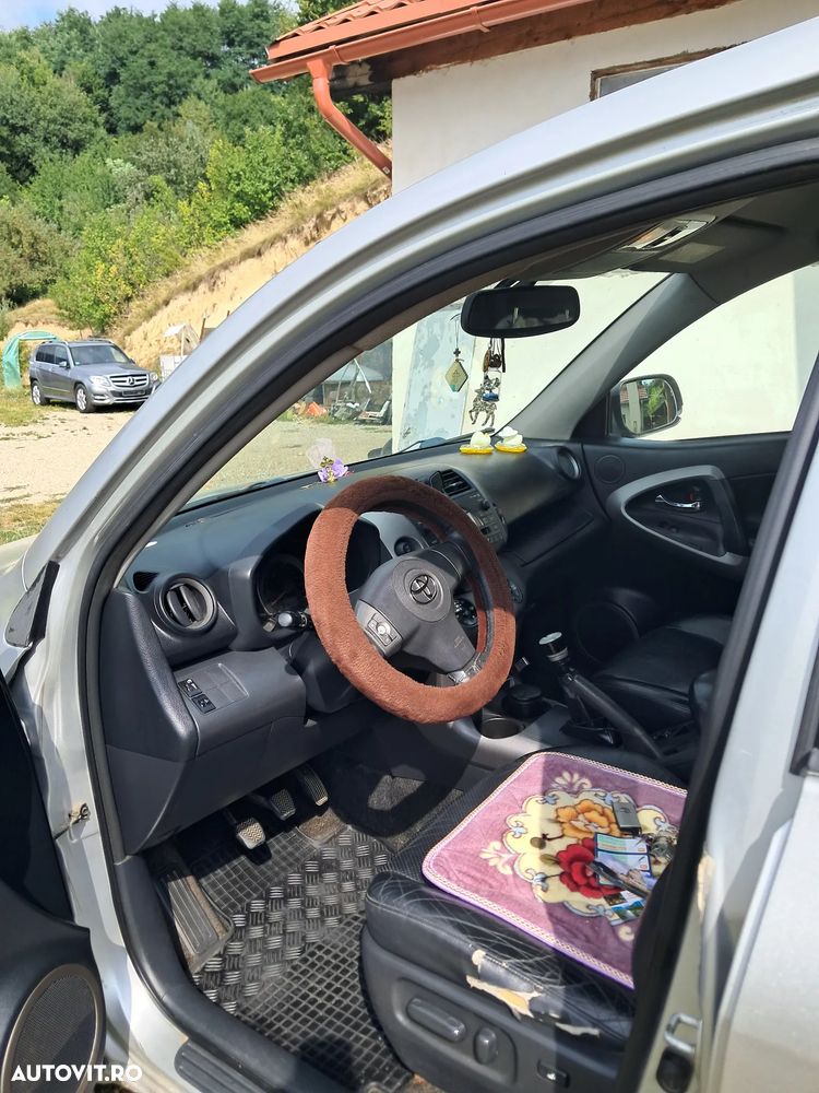 Toyota RAV4 2.2 D-4D 4x4 - 4