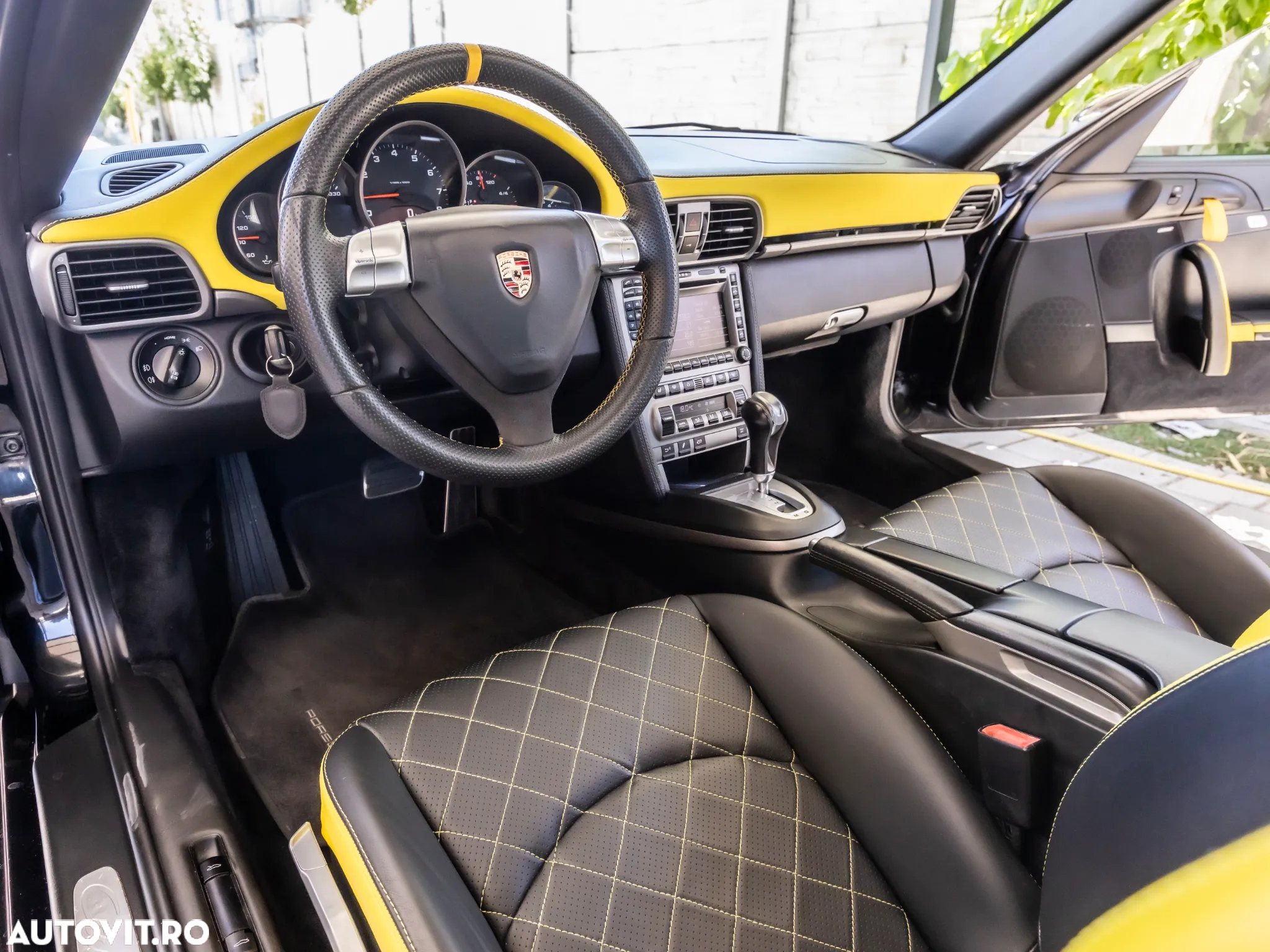 Porsche 911 Carrera 4 Tiptronic S - 19