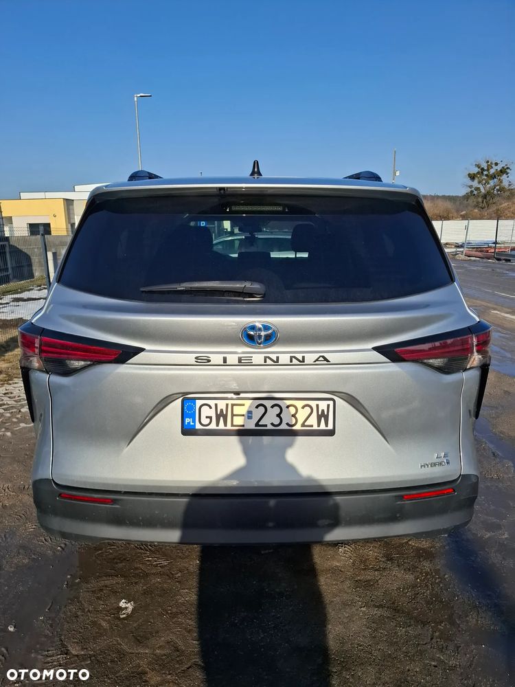 Toyota Sienna - 2