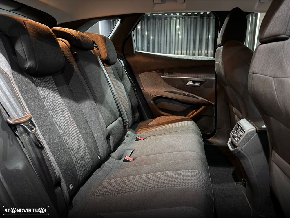 Peugeot 3008 1.5 BlueHDi Allure EAT8 - 32