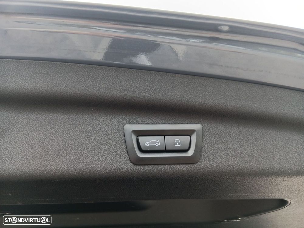 BMW 218 Active Tourer d Pack Desportivo M Auto - 32