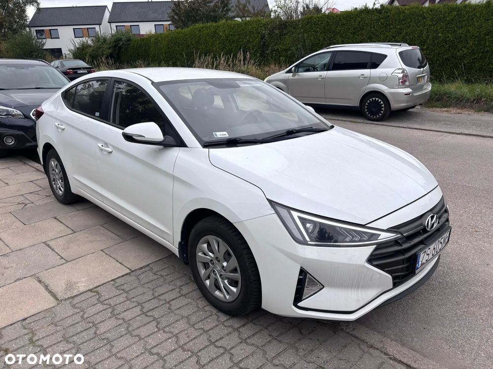 Hyundai Elantra 1.6 Classic + - 2