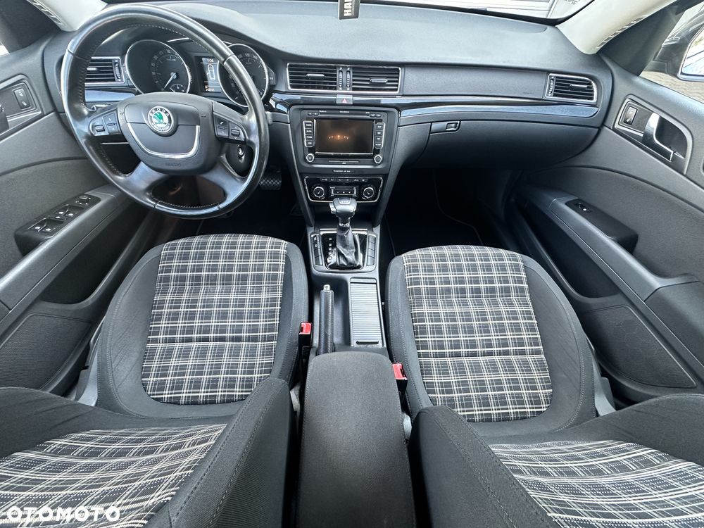 Skoda Superb 2.0 TDI DSG Exclusive - 30