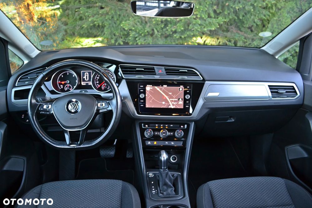 Volkswagen Touran - 21