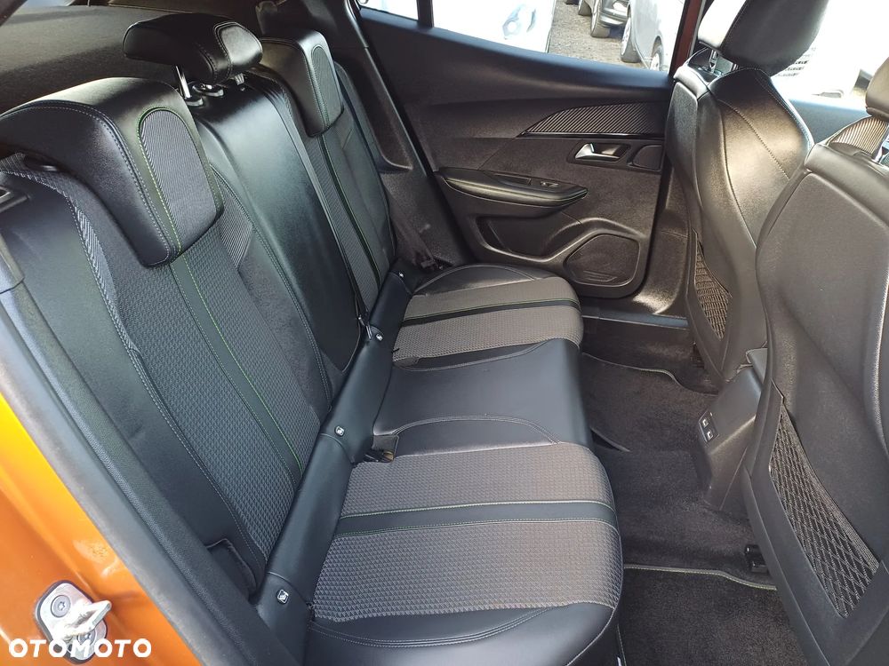 Peugeot 2008 PureTech 130 EAT8 GT Pack - 13