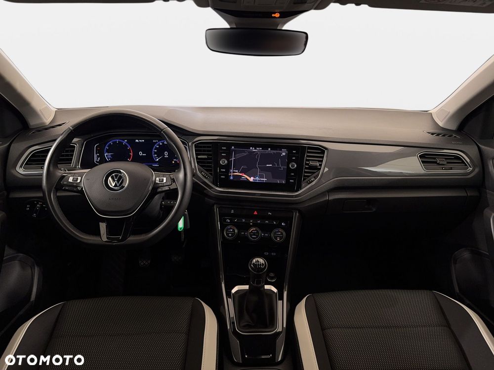 Volkswagen T-Roc - 16