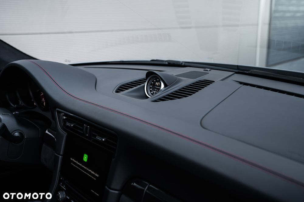 Porsche 911 Carrera 4 GTS PDK - 27