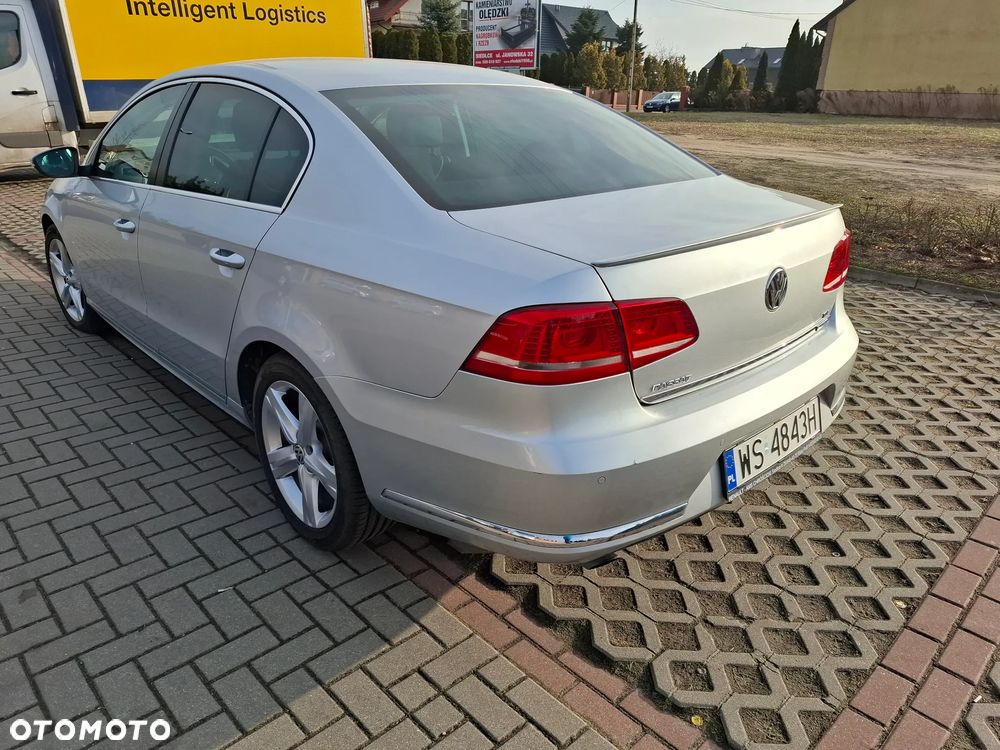 Volkswagen Passat 1.6 TDI BlueMotion Technology R-Line - 4