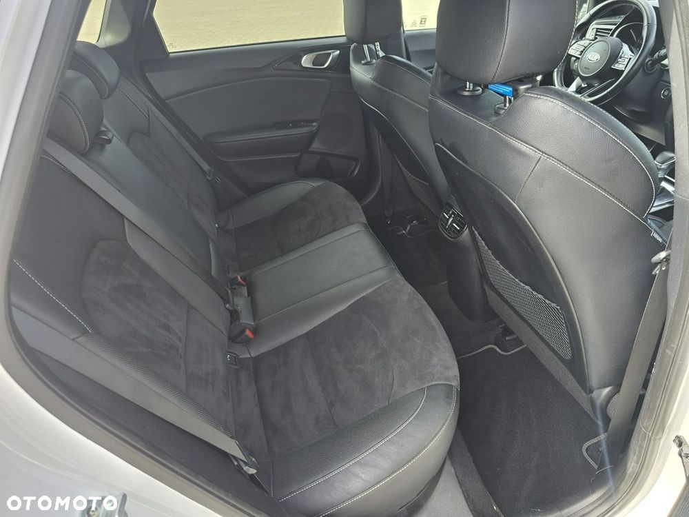 Kia Ceed - 27