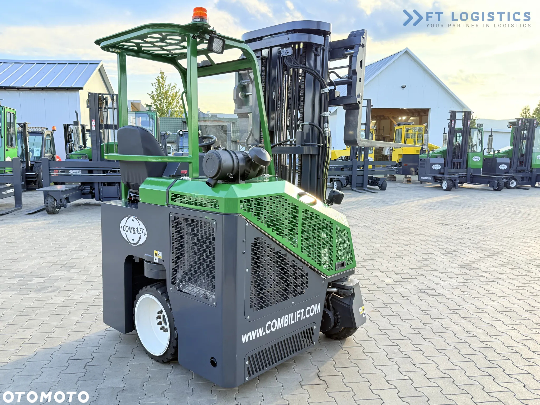 Combilift C2500CB / TRIPLEX / 5500MM / WOLNY SKOK / DIESEL / JEDYNIE 3768MTH / POZYCJONER / PRZESUW BOCZNY / NOWE OPONY / JAK NOWY / Szeroka oferta wózków czterokierunkowych i bocznych, dopasowanych do różnorodnych potrzeb i zastosowań. - 22