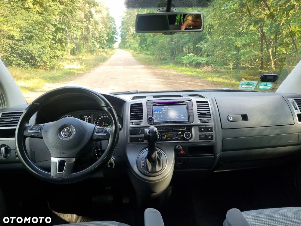 Volkswagen Caravelle - 11