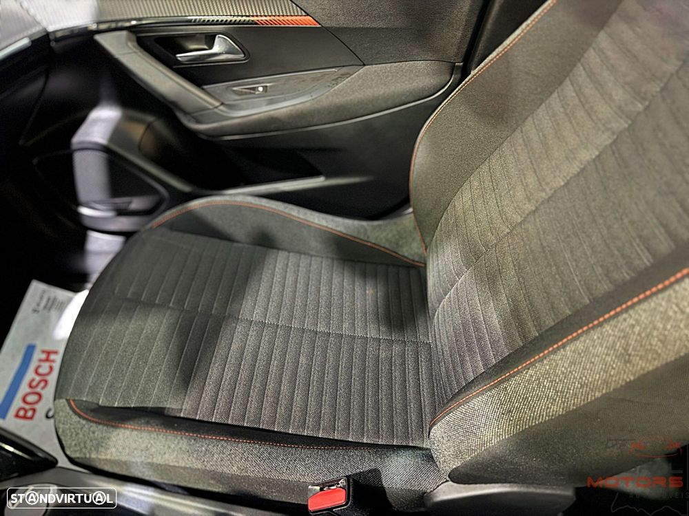 Peugeot 2008 1.2 PureTech Active Pack EAT8 - 20