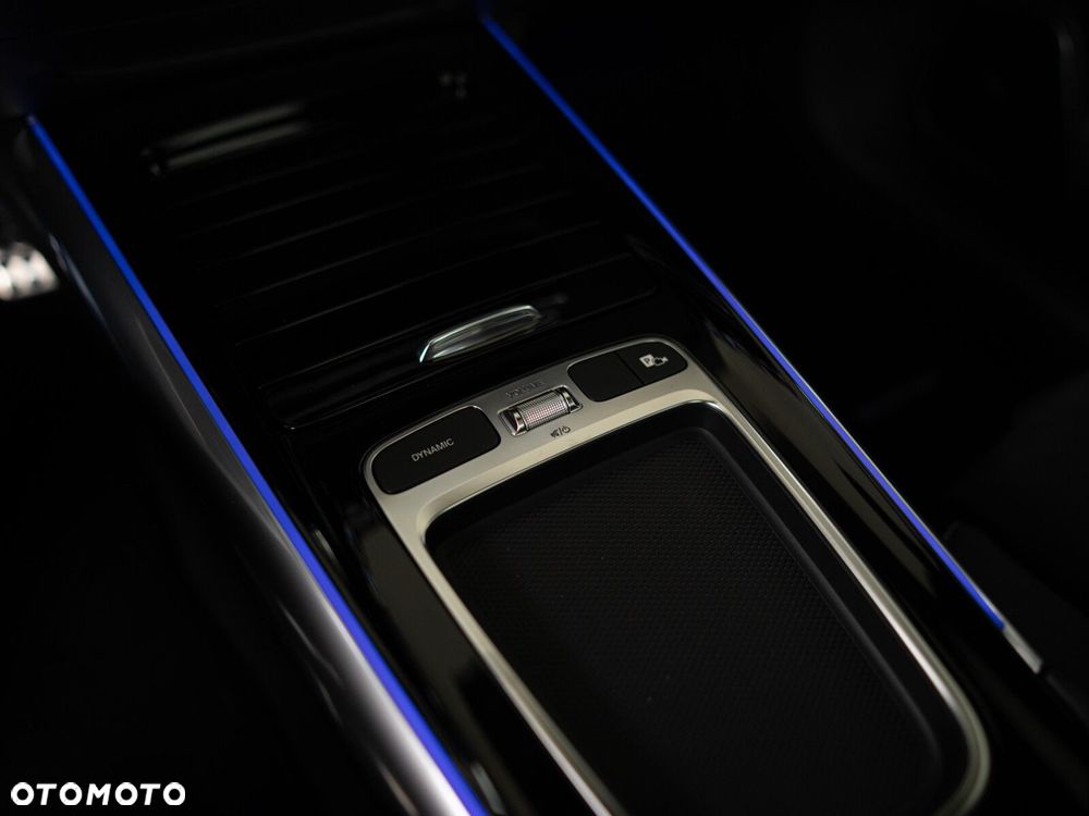 Mercedes-Benz GLA - 27