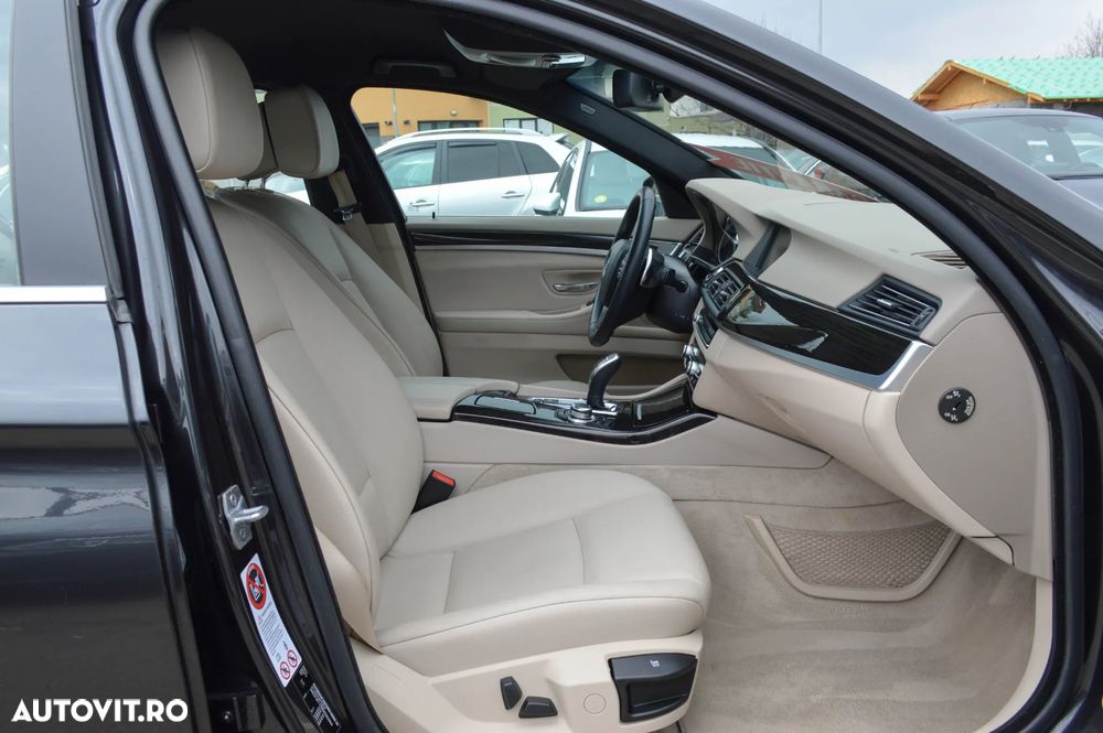 BMW Seria 5 520d Aut. Luxury Line - 28