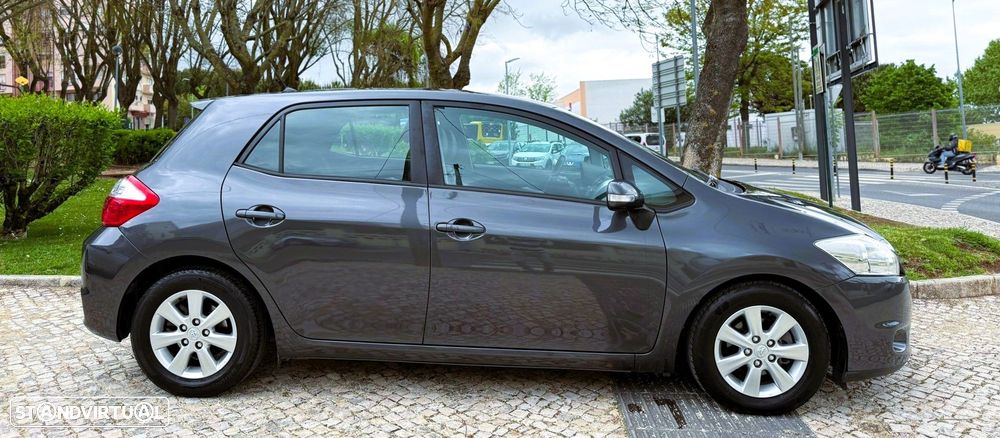 Toyota Auris 1.4 D-4D Sol - 2