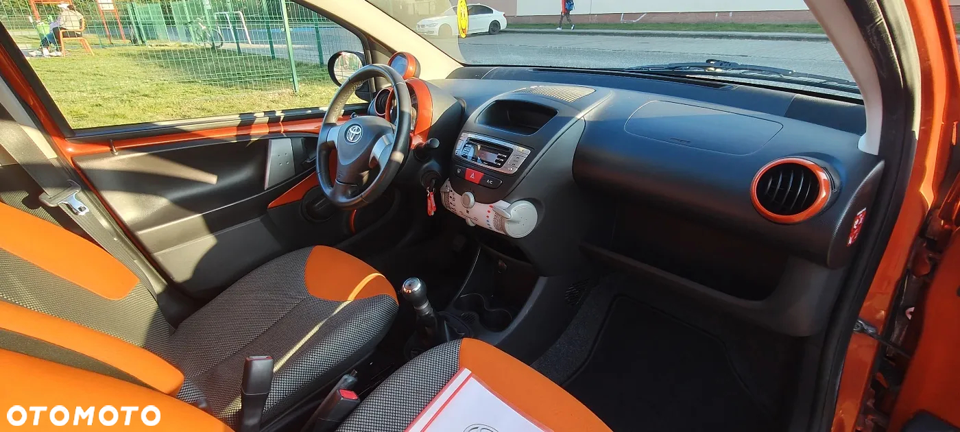 Toyota Aygo Connect - 32