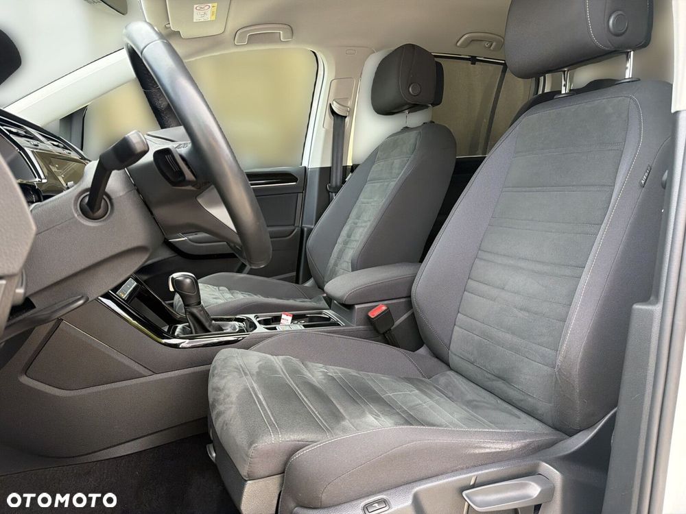 Volkswagen Touran - 11