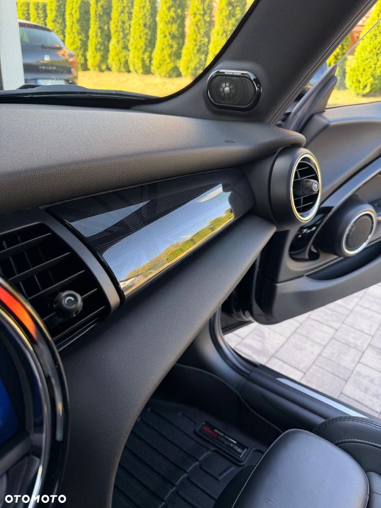 MINI Cooper S Sidewalk Trim - 24