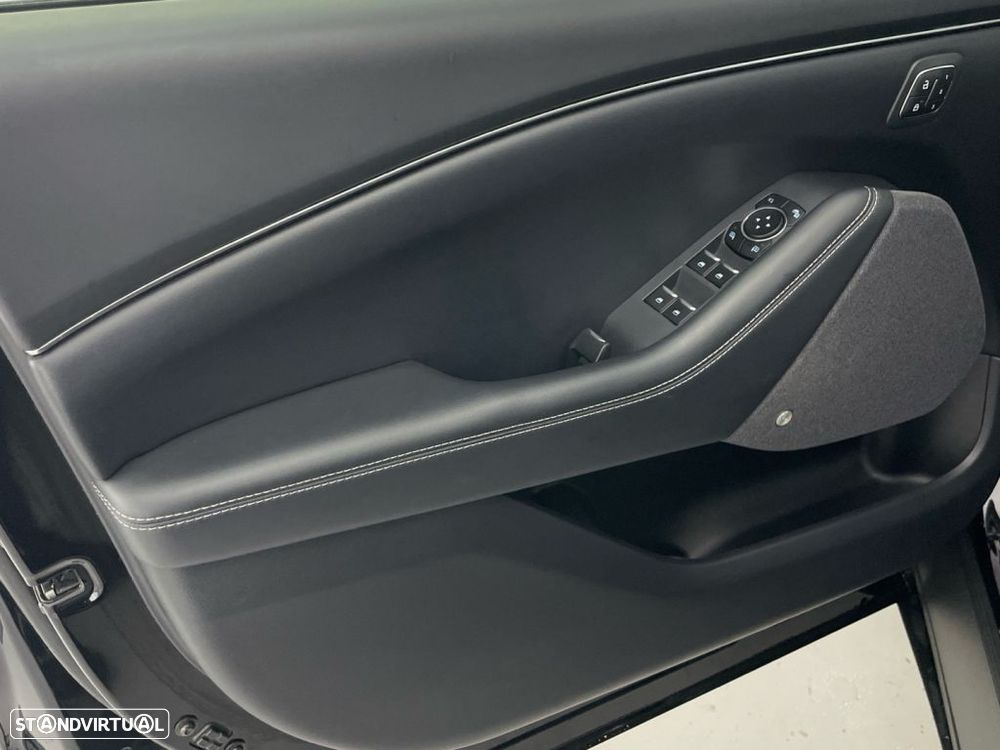 Ford Mustang Mach-E 75.7 kWh Base - 17