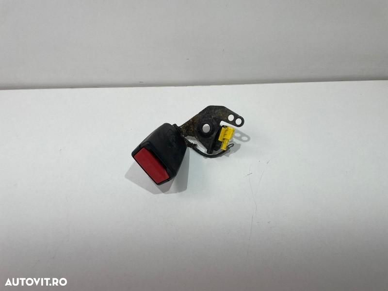 Pretensioner centura stanga spate a2048600569 Mercedes-Benz C-Class W - 1