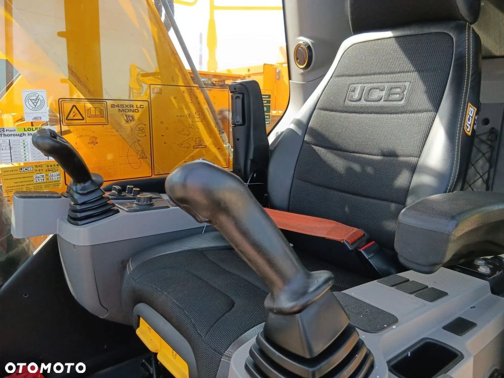 JCB 245X - 7