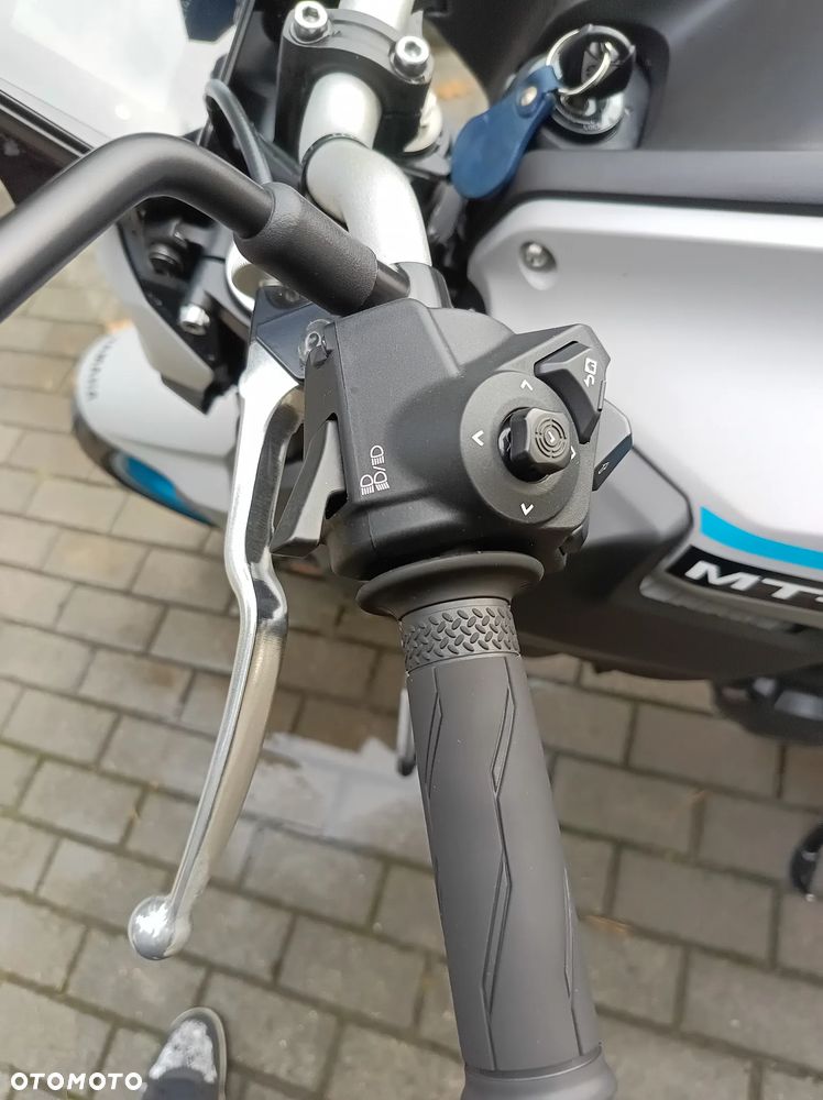 Yamaha MT - 17