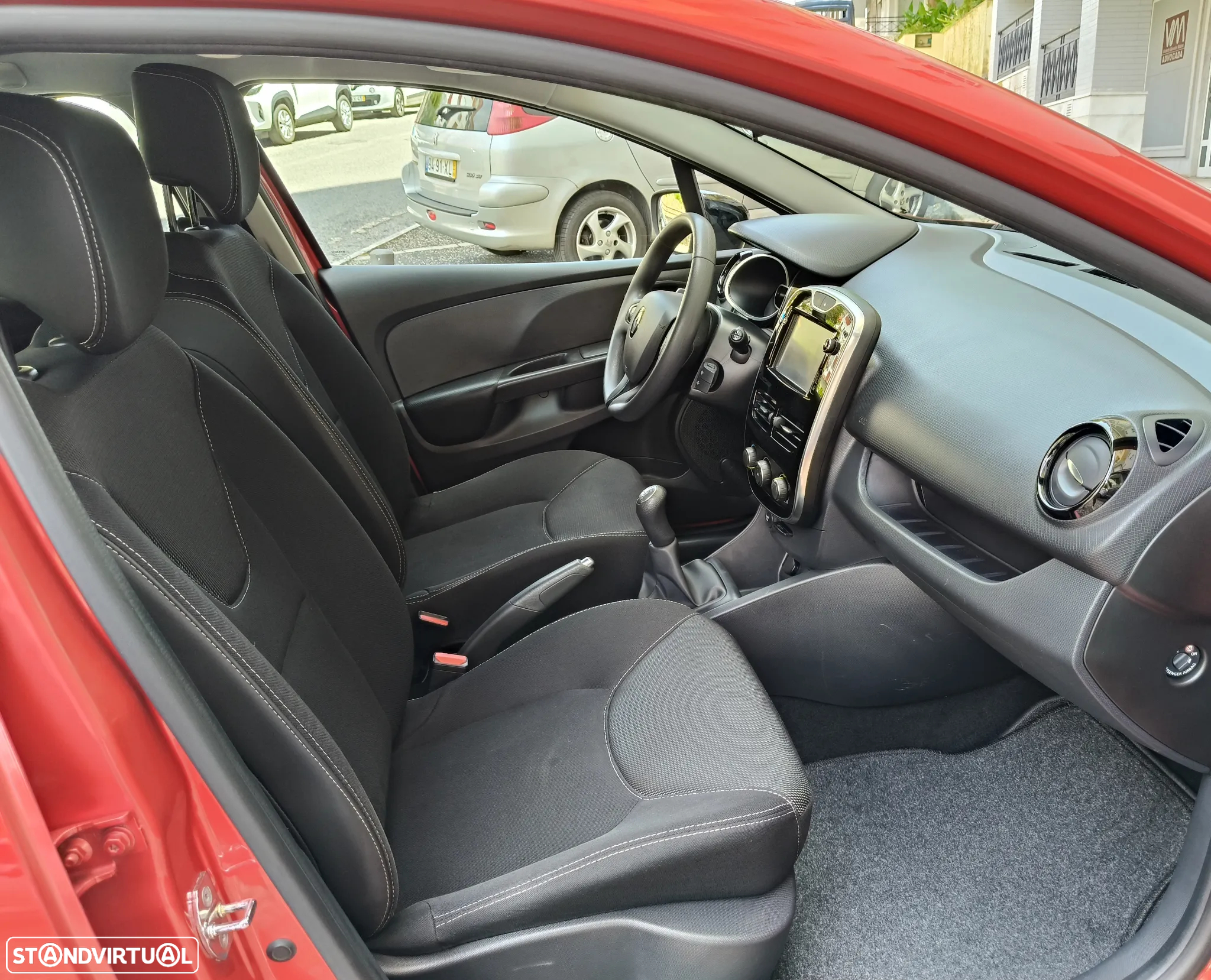Renault Clio Sport Tourer 0.9 TCE Dynamique S - 17