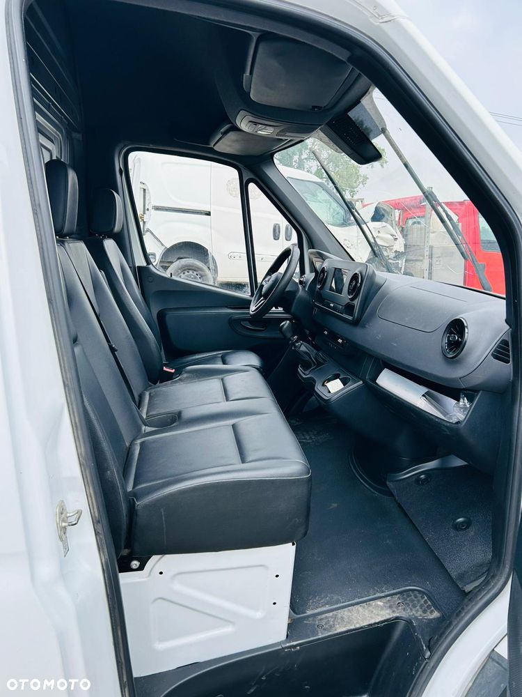 Mercedes-Benz Sprinter - 12