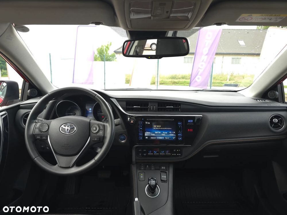 Toyota Auris Hybrid 135 Prestige - 38