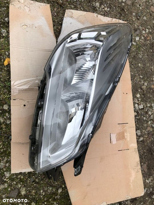 FORD KUGA II LAMPA PRAWAWY PRZÓD